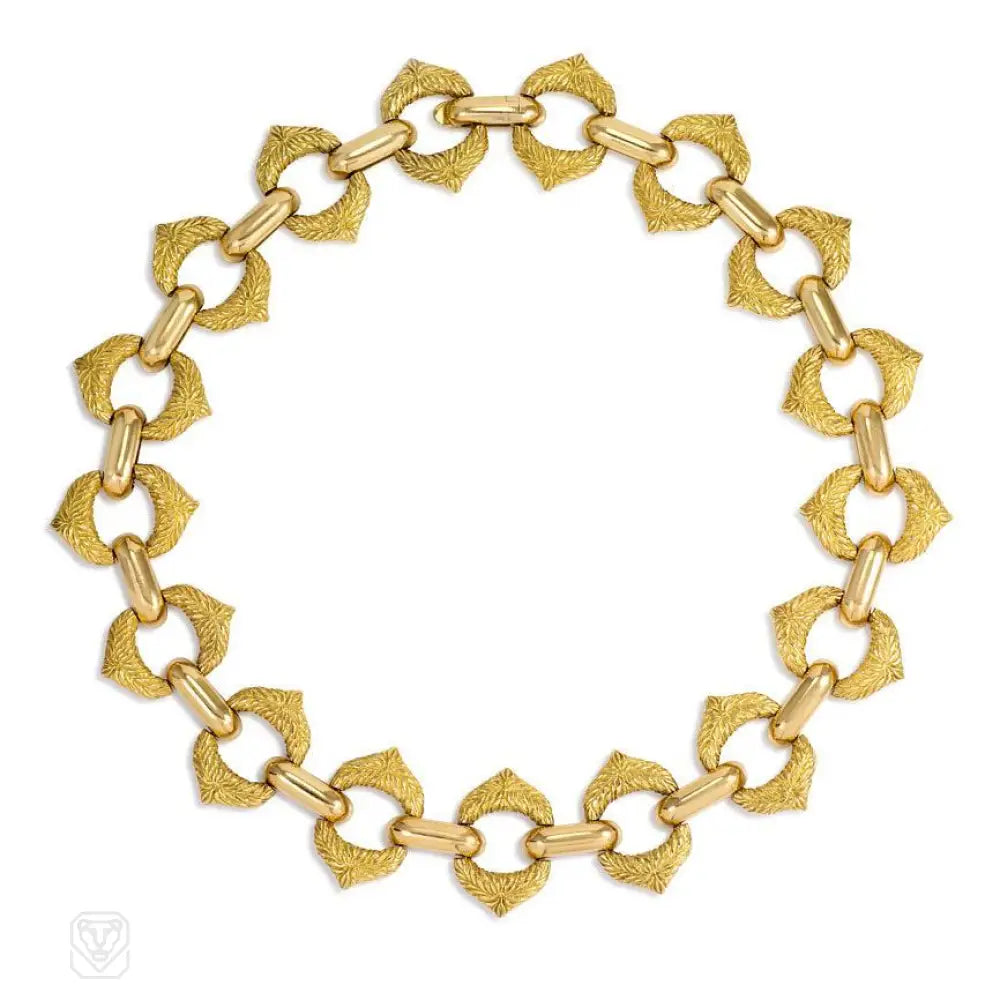 Women’s floral necklaces-Textured gold necklace, Van Cleef & Arpels